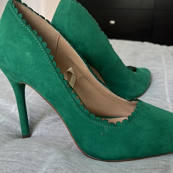 Eva Mendes New York & Company Stilettos 👠 - Picture 2 of 5